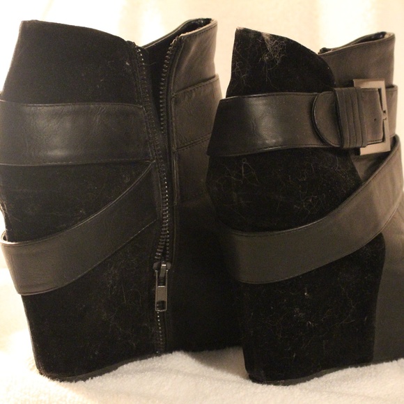 Shoes - Picture 3 of 4